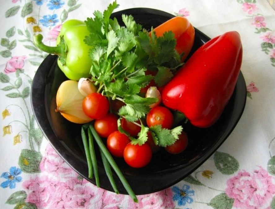 Овощи свежие на столе